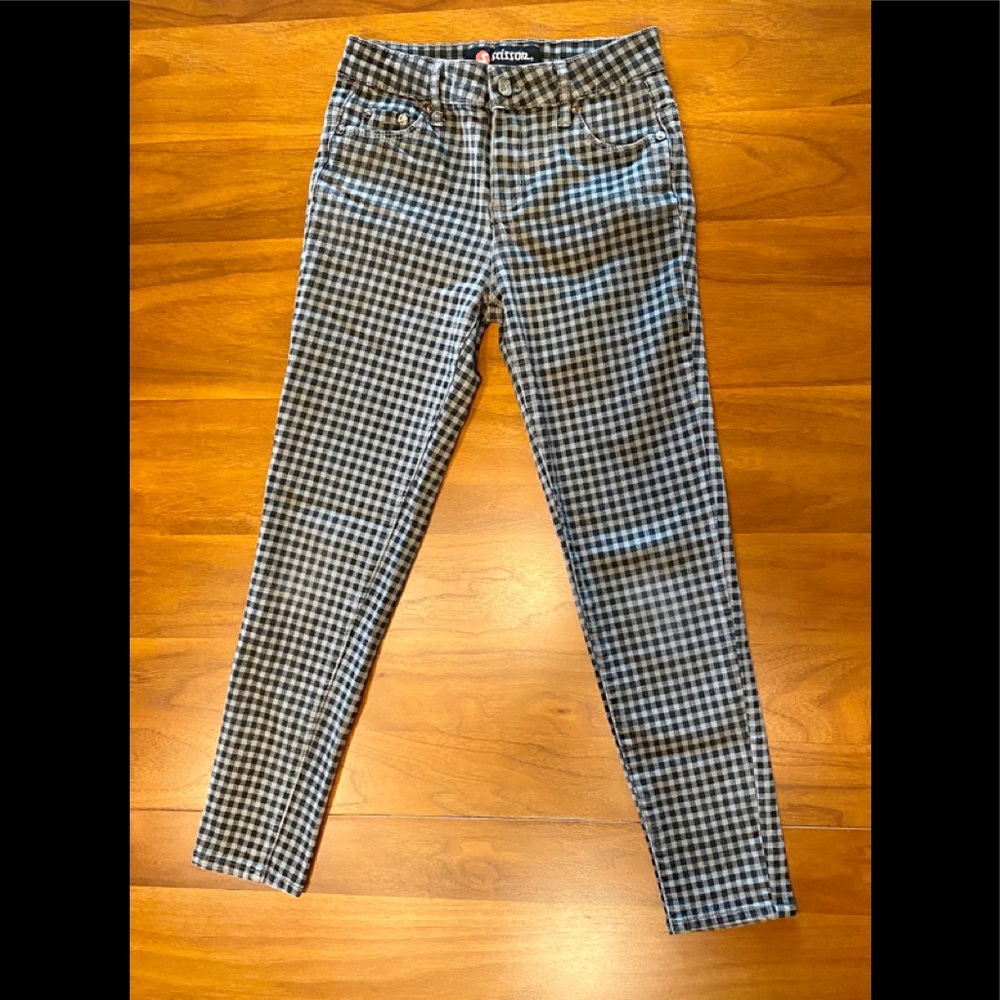 Scissor brand from Tilly’s…Girls size 7. Gray and black checked jeans.